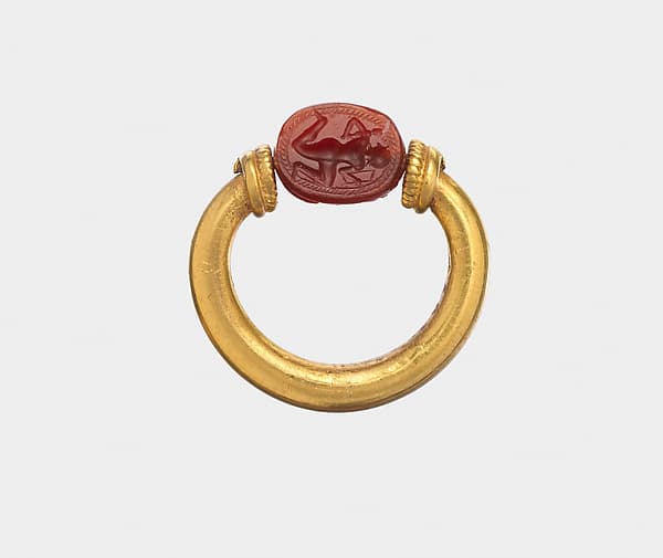 Gold and carnelian ring: on scarab bezel, Herakles