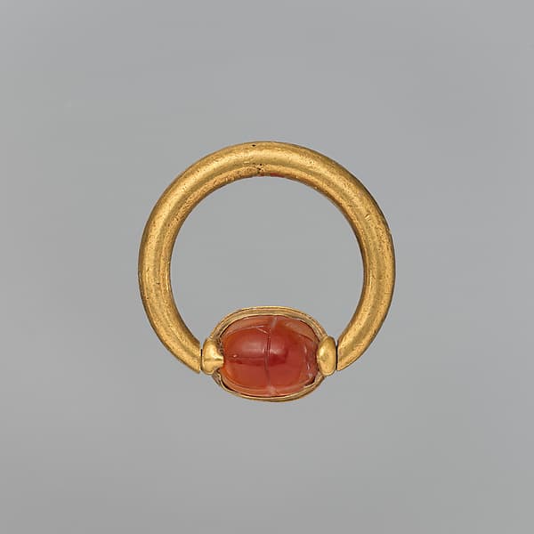 Gold ring with carnelian scaraboid