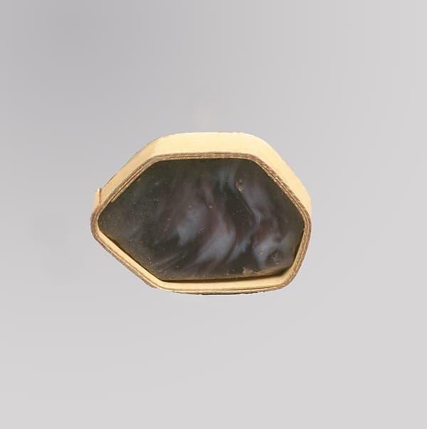 Glass mosaic inlay fragment