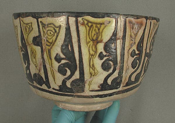 Bowl with Repeating Inscription, "Happiness"
