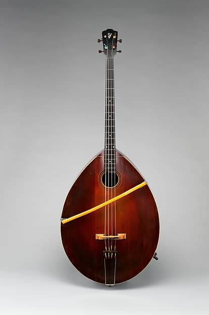 Style J Mandobass (serial no. 15729), by Gibson Mandolin-Guitar Manufacturing Co., Ltd.