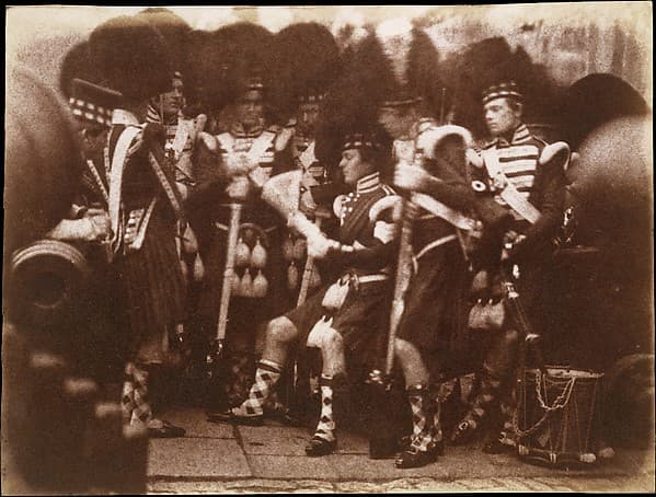 [Officer of the 92nd Gordon Highlanders Reading to the Troops, Edinburgh Castle], by Hill and Adamson