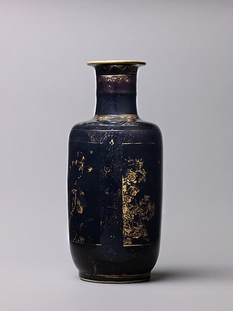 Club-shaped vase, by Chinese