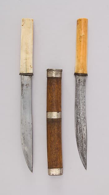 Pair of Knives (Dha) with Sheath