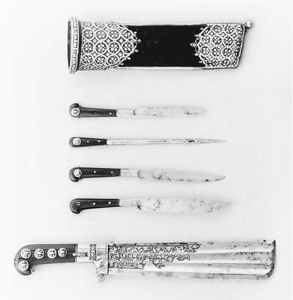 Hunting Knife with a Set of Implements (Trousse)