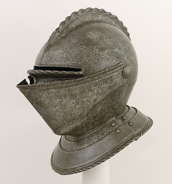 Close Helmet for the Field
