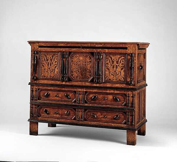 Chest with drawers, by Peter Blin