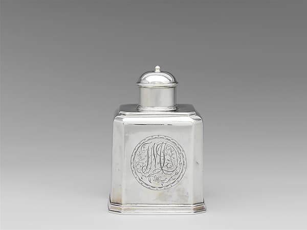 Tea Caddy, by Peter Van Dyck
