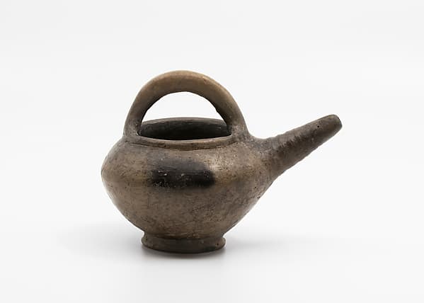 Spouted pot