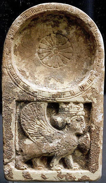 Cosmetic tray with sphinx