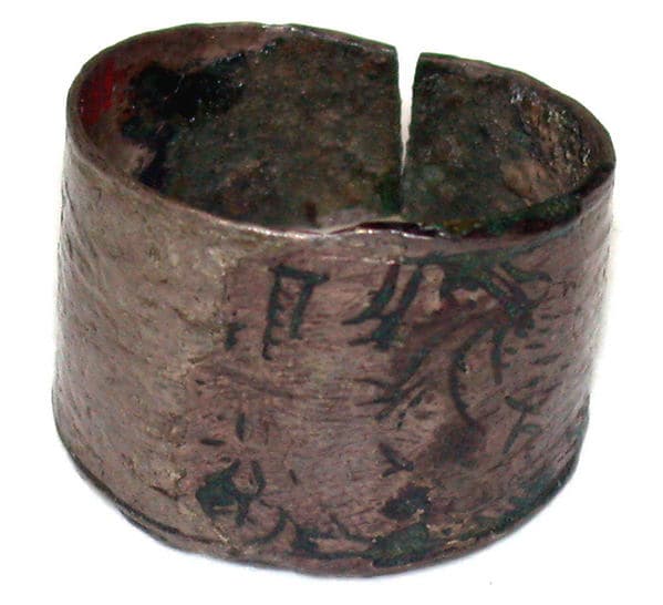 Seal ring and modern impression: two sphinxes flanking a tree