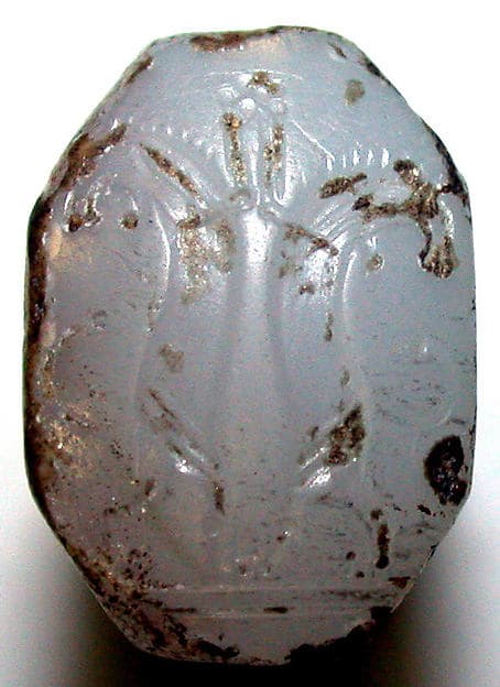 Stamp seal (octagonal pyramid) with animal contest