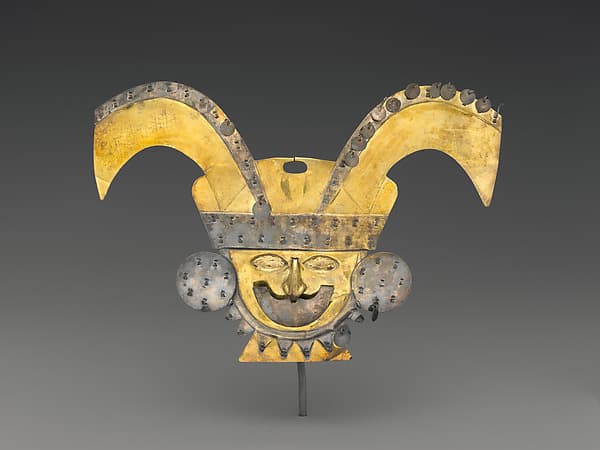 Nose ornament in the shape of a head