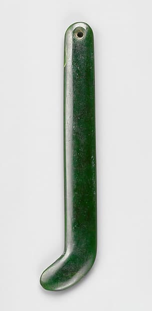 Kapeu (ear ornament), by Māori artist