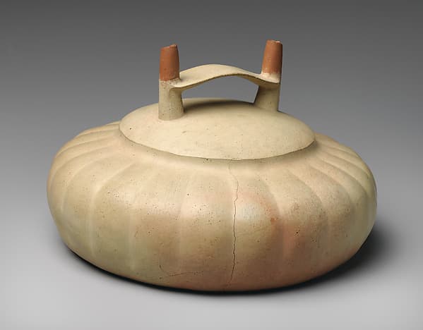 Gourd-shaped bottle, by Topará artist(s)