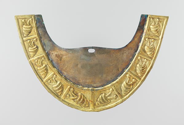 Nose ornament, by Moche artist(s)