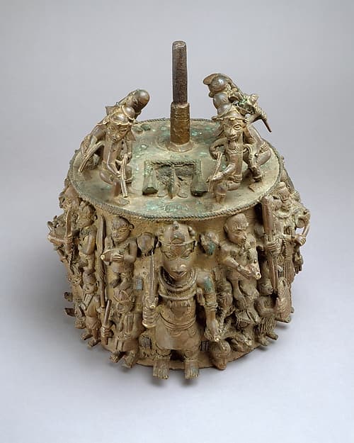 Base from the Ézọ́mọ's Ikẹ̀gòbọ̀ (Altar to the Hand), by Ìgùn Ẹ́rọ̀nwwọ̀n (brass-casting guild) artists