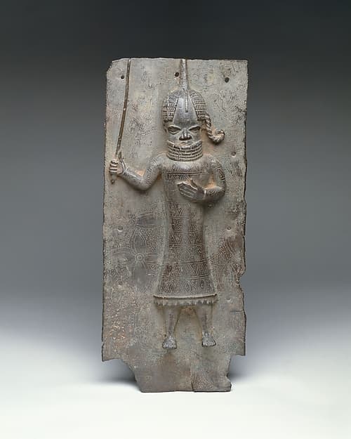 Plaque with Ọ́lọ̀tọ̀n priest, by Ìgùn Ẹ́rọ̀nwwọ̀n (brass-casting guild) artists