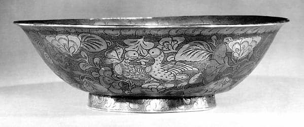 Bowl with deer