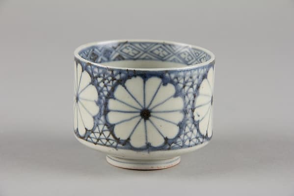 Set of Five Teacups (Yunomi-wan) with Chrysanthemum and Broken-Ice Pattern