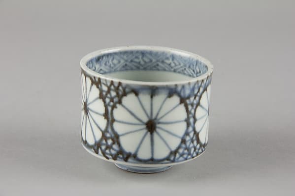 Set of Five Teacups (Yunomi-wan) with Chrysanthemum and Broken-Ice Pattern