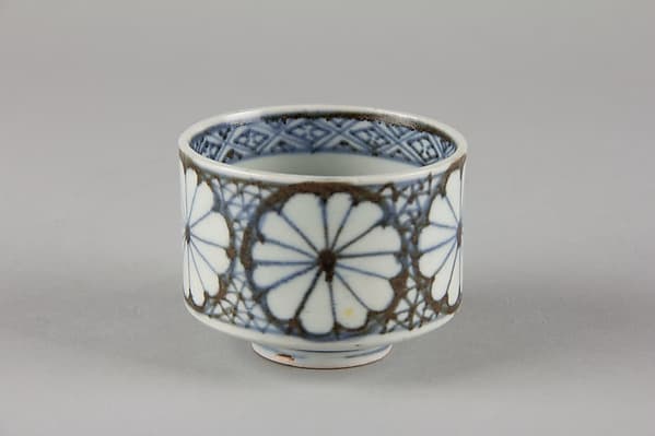 Set of Five Teacups (Yunomi-wan) with Chrysanthemum and Broken-Ice Pattern
