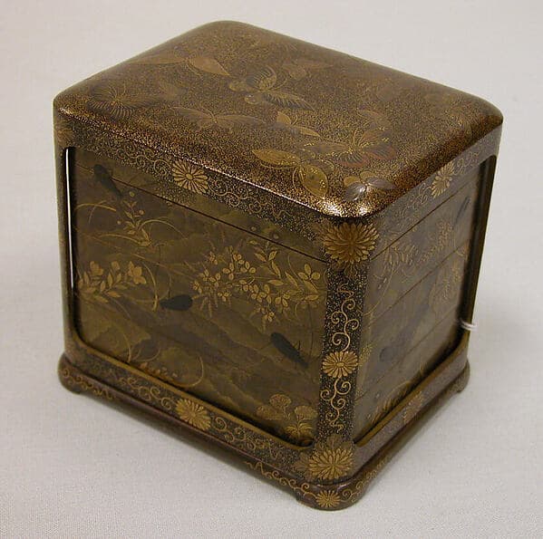 Tiered Box with Design of Autumn Grasses