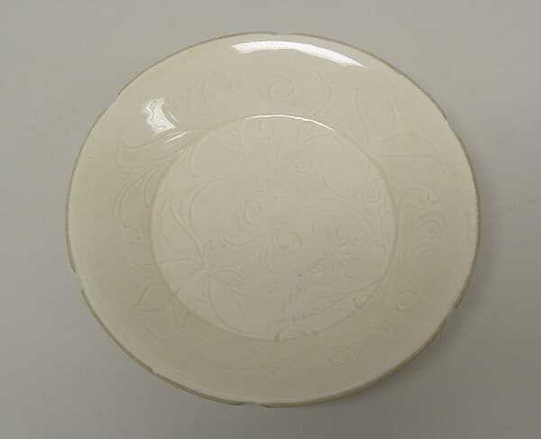 Lobed dish with floral sprays