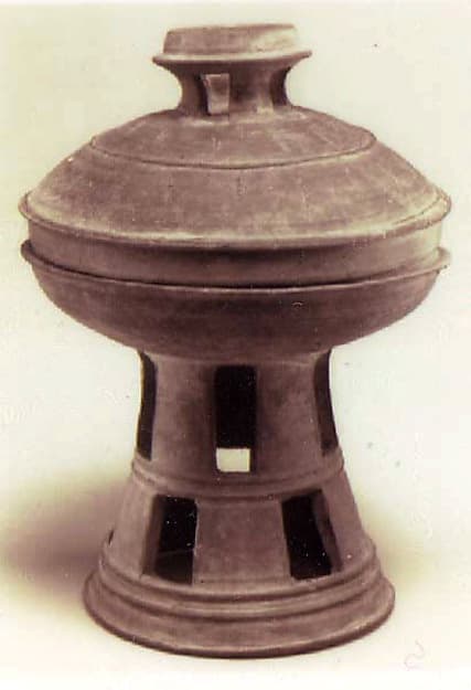 Pedestal dish with cover