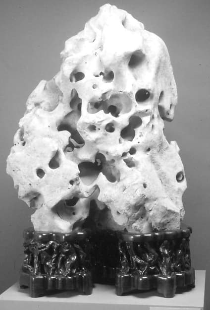 Rock in the form of a fantastic mountain