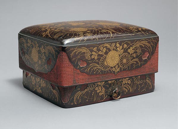 Box for Accessories (Sumiaka-tebako) with Chrysanthemums and Autumn Grasses