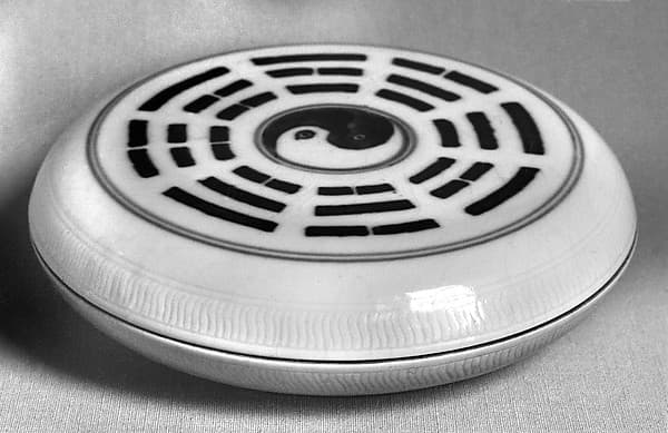 Seal paste box with eight trigrams