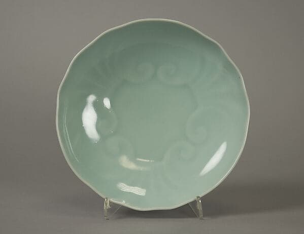 Dish Incised with Floral Design
