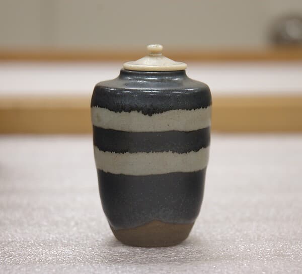 Tea jar, by Nonomura Ninsei