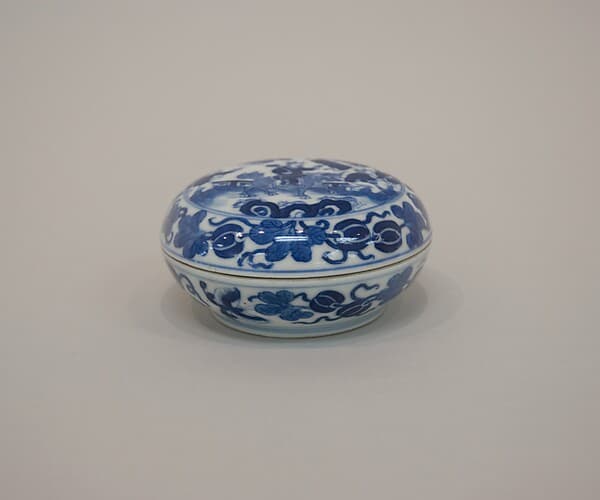 Seal paste box with boys and mythical beast qilin