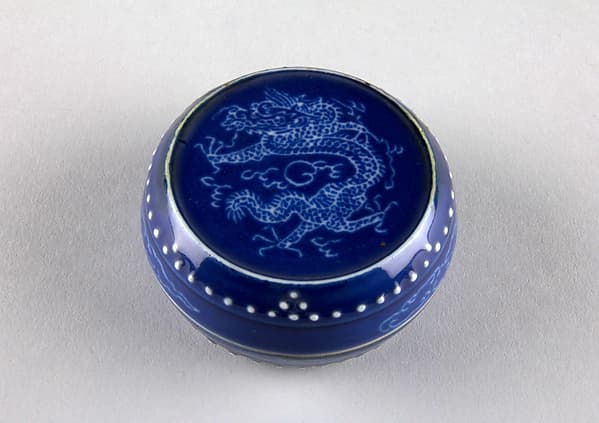 Seal paste box with dragon