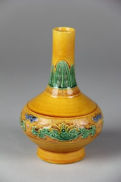 Vase with archaistic bronze pattern