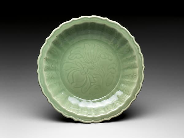 Foliated plate with lotus
