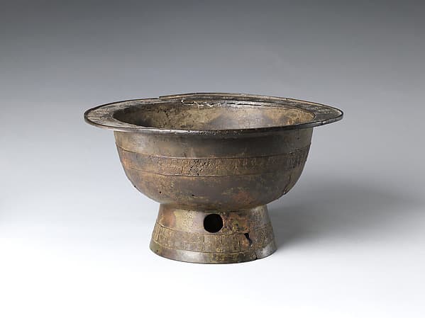 Basin with turtles and fish, by Unidentified