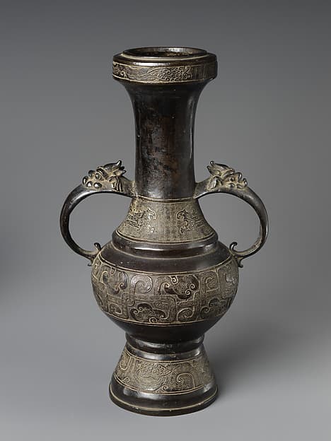 Vase with archaic-style motifs