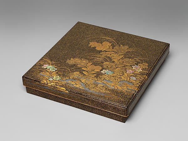 Writing box (suzuribako) with chrysanthemums and autumn grasses, by Igarashi Dōho