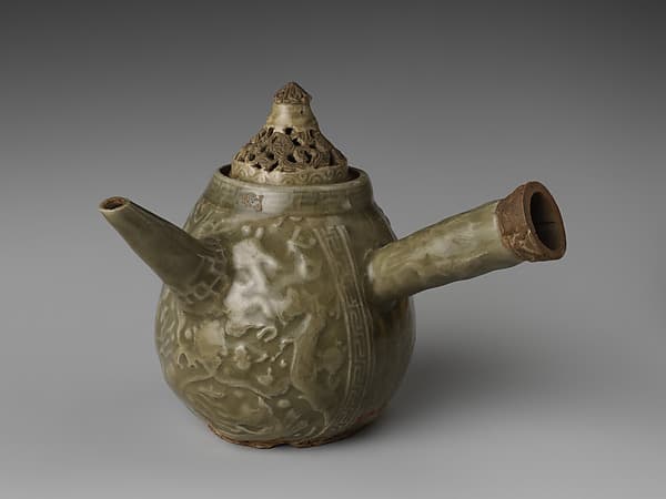 Sencha Teapot (Kyūsu) with Jewel-Chasing Dragons, by Aoki Mokubei