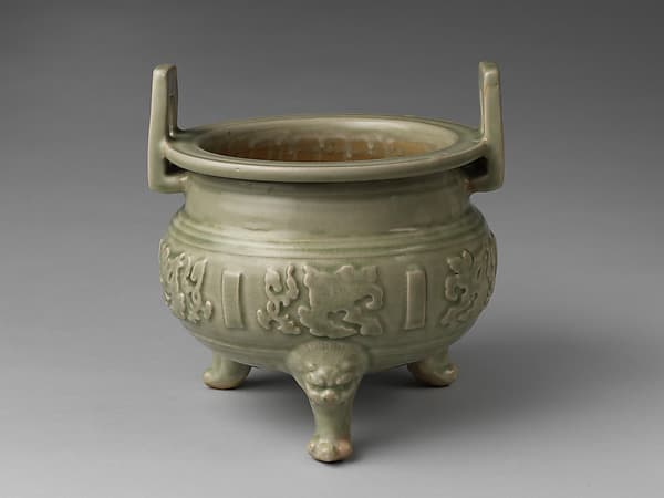 Tripod incense burner with archaistic patterns