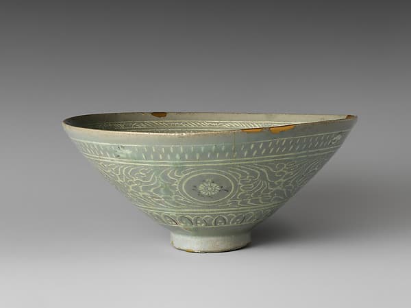 Bowl decorated with cranes, rain, and chrysanthemums
