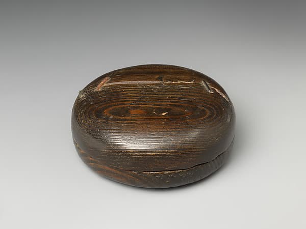 Round Wooden Incense Container (Kōgō) with Sen no Rikyū’s Signature