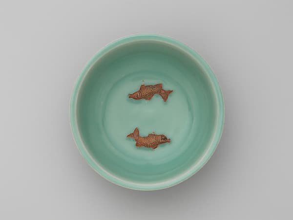 Bowl with two fish