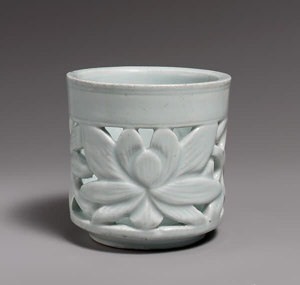 Brush holder with lotus decoration