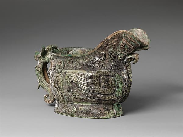 Wine pouring vessel (Gong)