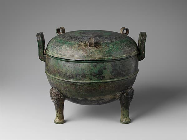 Ritual tripod cauldron with cover (Ding)