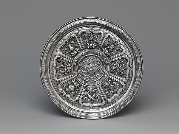 Cup stand with eight treasures